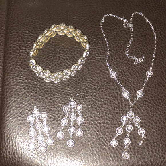 Beautiful Jewelry Set - Picture 3 of 4